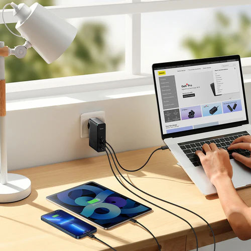 شارژر فست شارژ 140 واتی بیسوس GaN5 Pro با سه پورت USB C