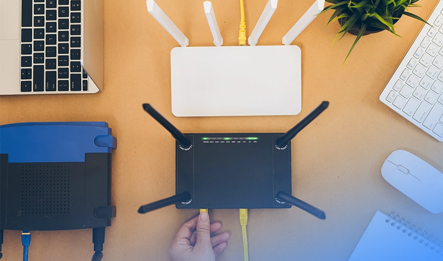 دو مودم روی میز